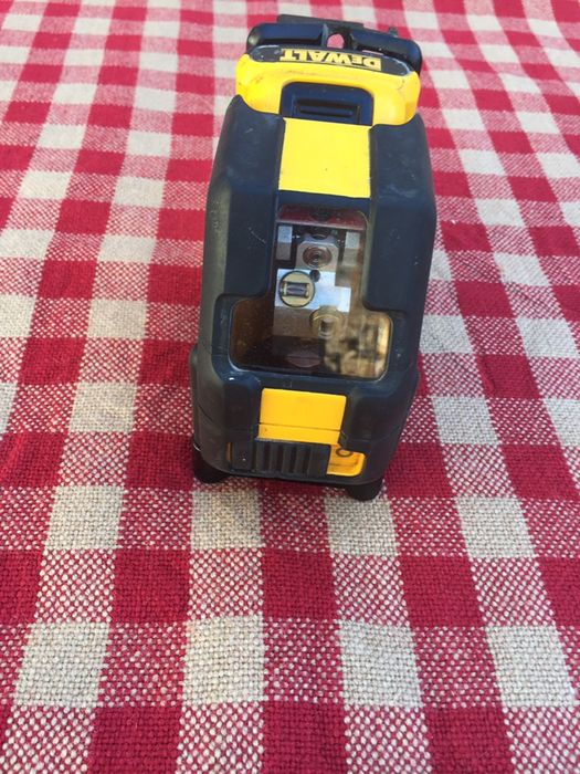 DeWALT DCE088G/лазерен нивел зелен лъч/+батерия 2ah/+магнитна стойка