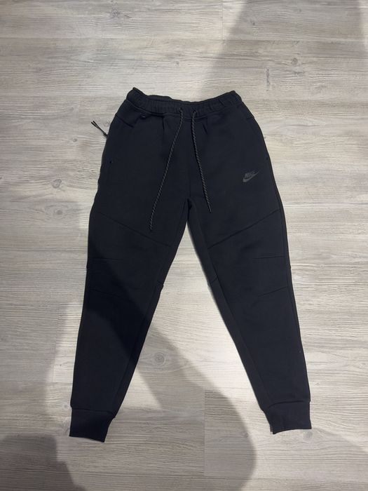 Pantaloni Nike Tech