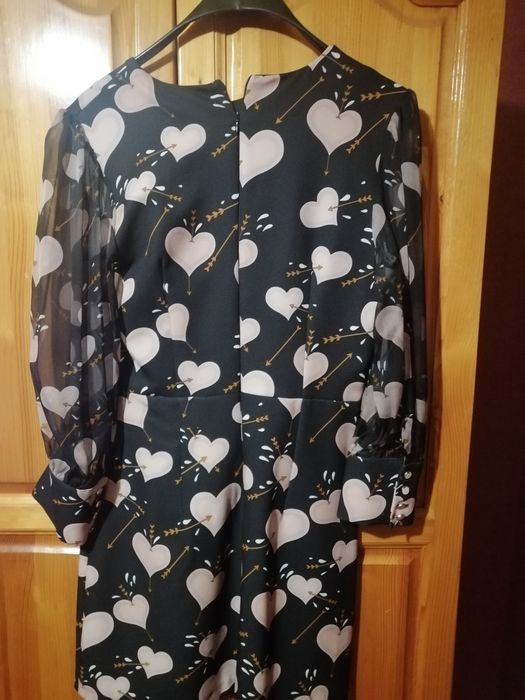 Рокля с шифон ръкави