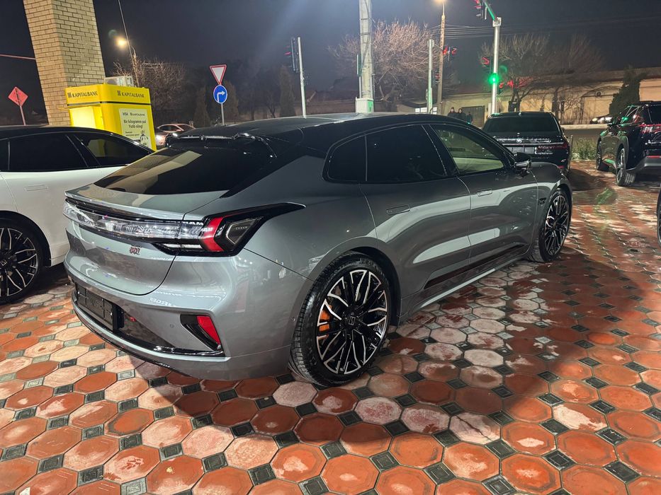 Zeekr 001 продаётся