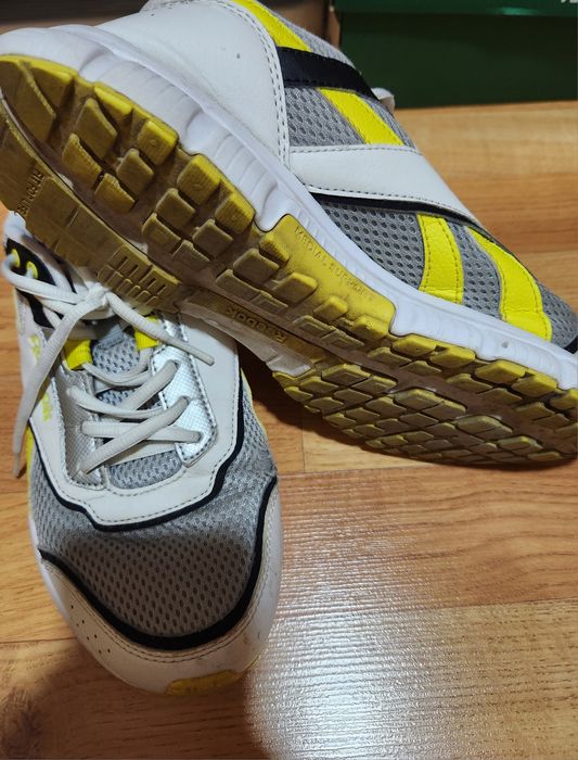 Продам кроссовки б/у