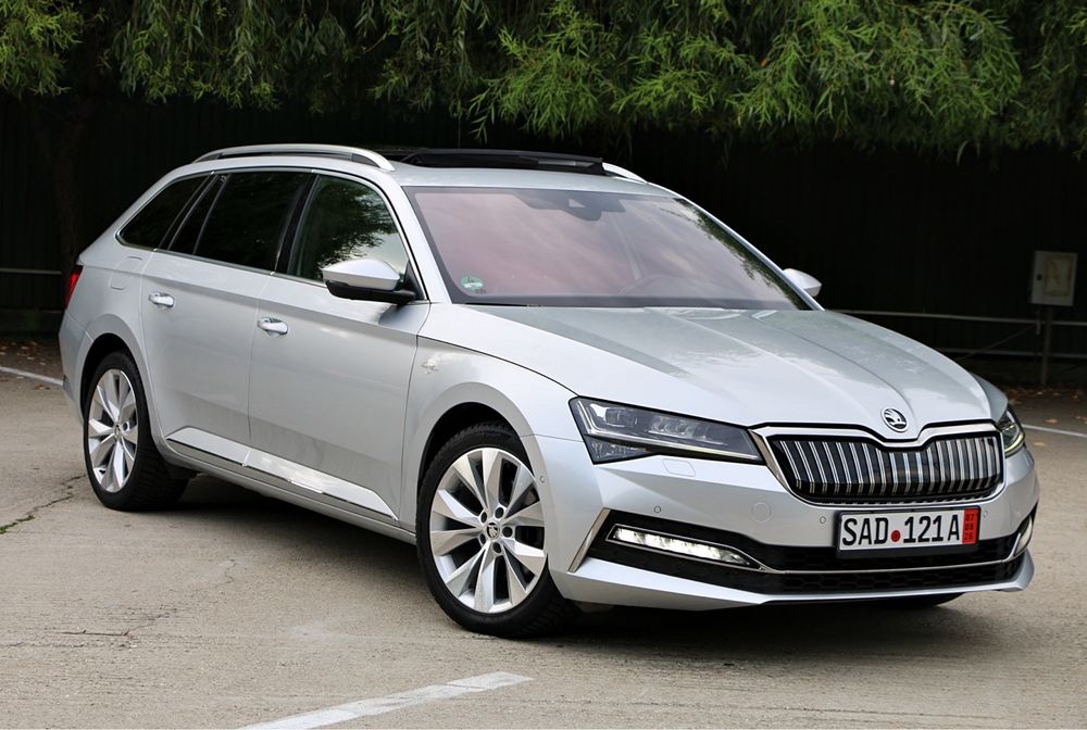 Skoda Superb Skoda Superb LAURIN&KLEMENT  Hybrid 2022 218 CP DSG PANO