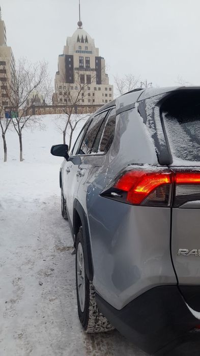 Продам TOYOTA RAV4 2021