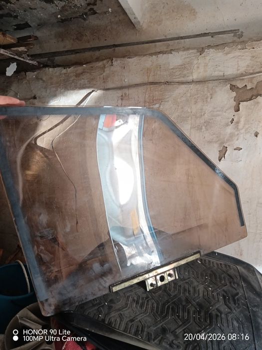 Продам стекло левый правый передний стекла