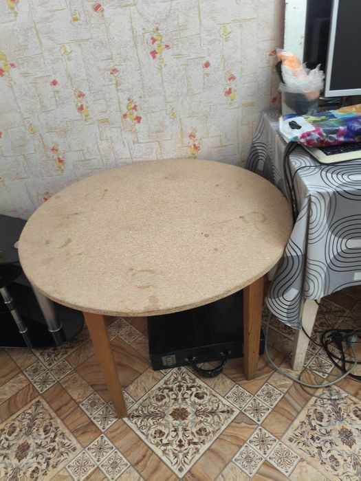 Продам столы и столики
