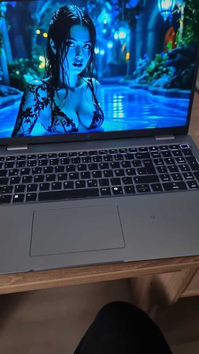 Dell Latitude 5550 cu procesor Intel® Core™ Ultra 5 135U pana 4.4GHz