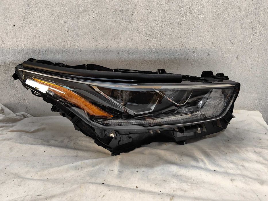 Оригинален фар Тойота  Toyota Highlander Led