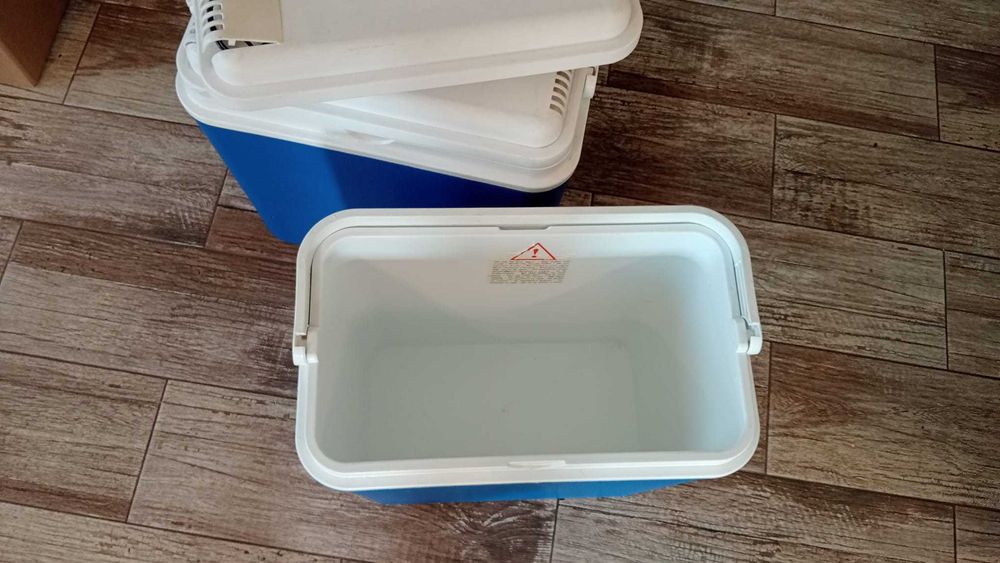 Cutie frigorifica 24 litri pentru excusie. Functioneaza la 12V la priza pt bricheta auto.