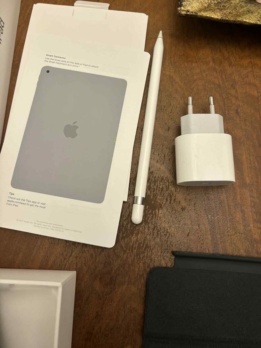 Продавам Ipad 9 th. Generation WiFi 64GB с Apple Pen & Keyboard