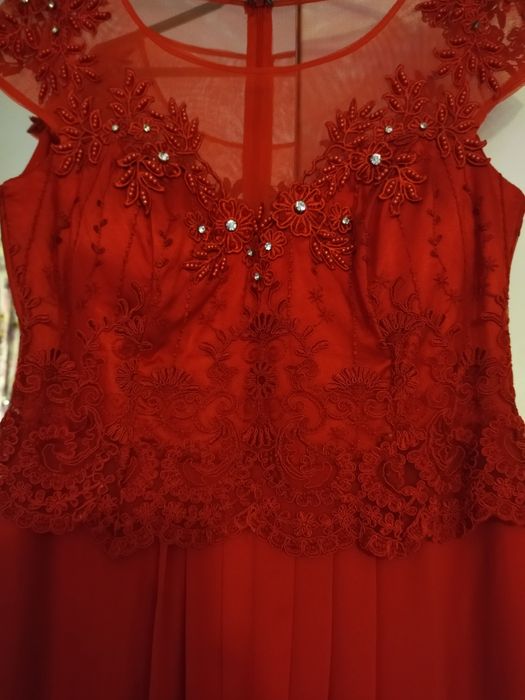 Шикарное красное платье