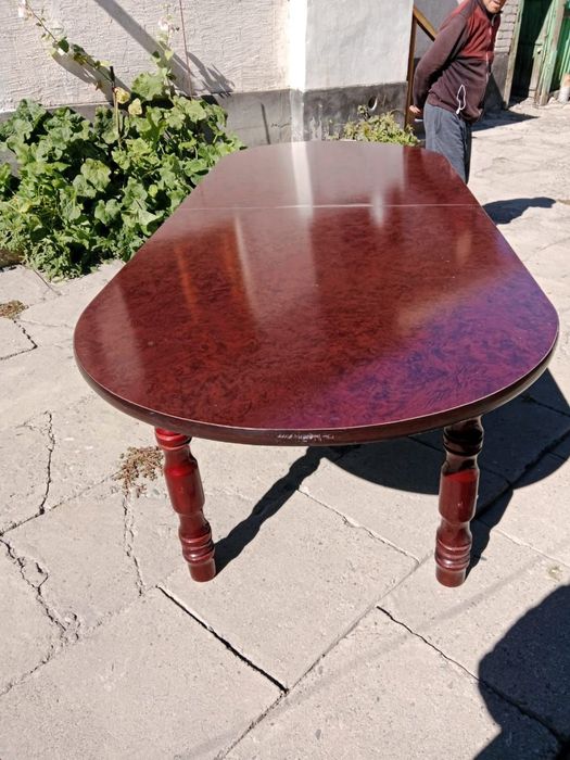 Стол для зала в отличном состояние