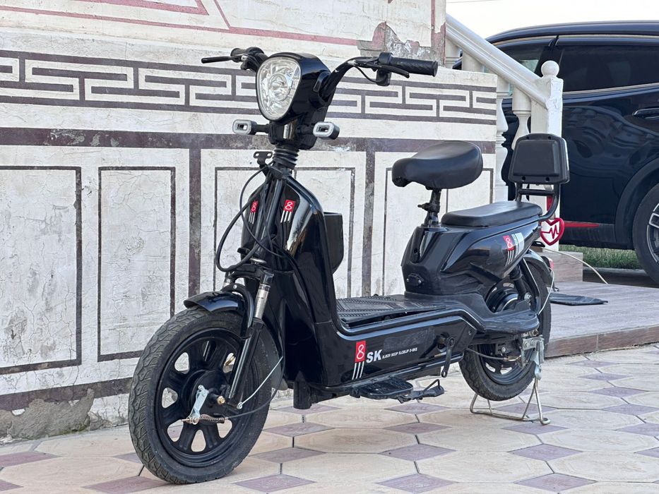 Продаю скутер ск8