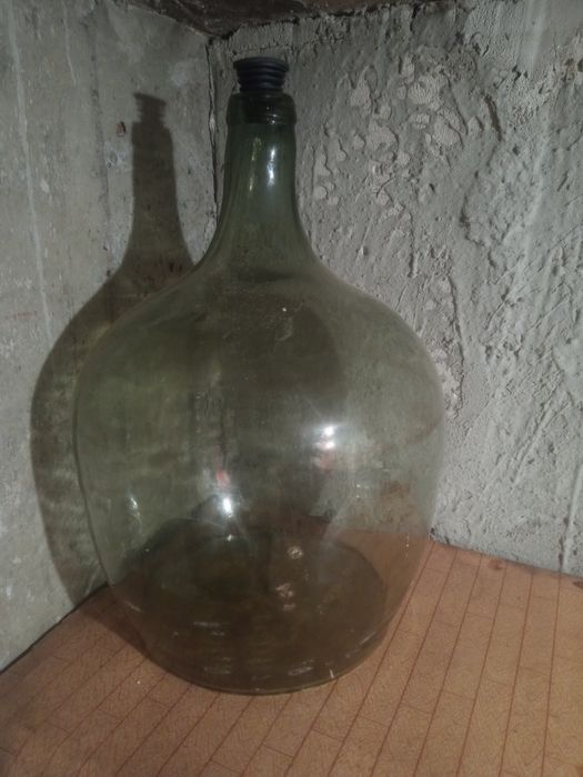 3 damigene din sticla  cu perete gros ,volum 50l