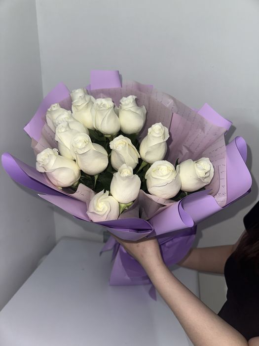 продам 15 белых роз