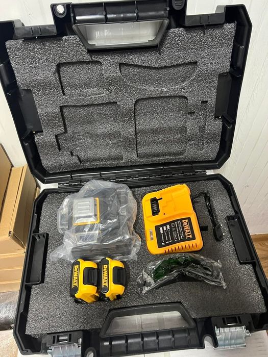 Nivela Laser Dewalt 2 Acumultori 12V si 2Ah unghi 360° linii verzi