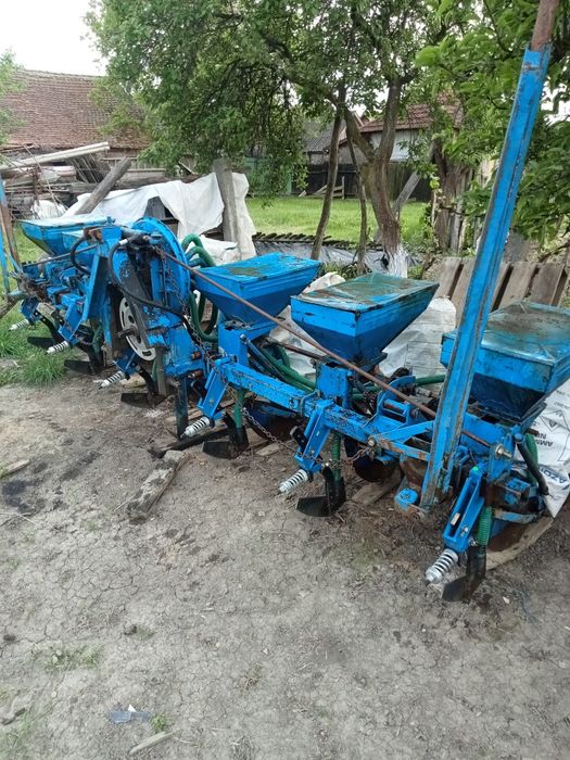 Vând tractor UTB 650 plus utilaje