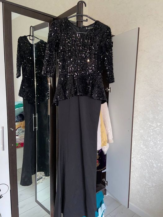 44-46 размеры, много неношенные, чистые.