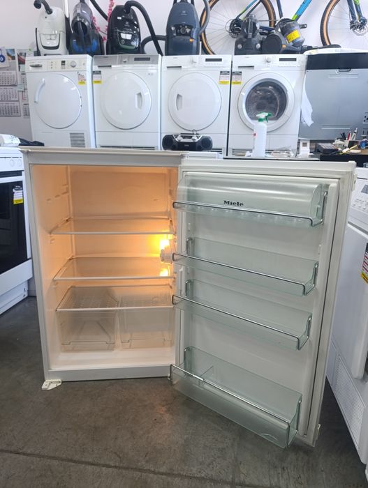 Хладилник за вграждане MIELE