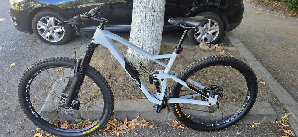 Bicicleta full suspension Cube Race Carbon