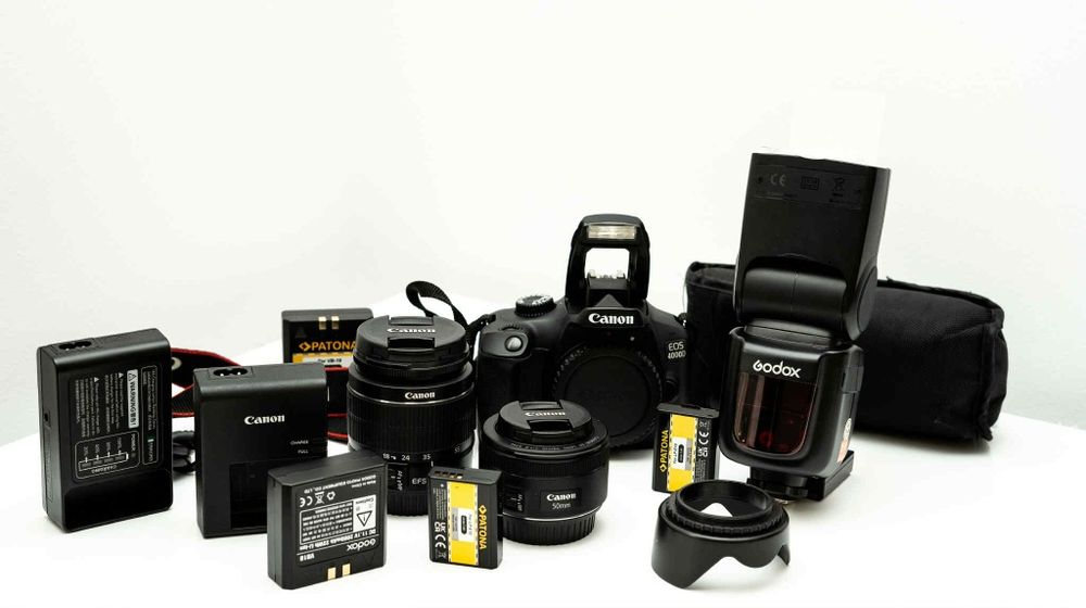 CANON EOS 4000D cu toate accesoriile enumerate in descriere