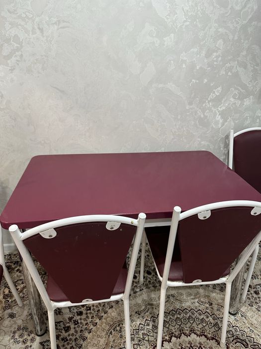 Стол со стульями