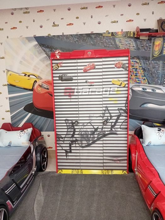 Продам Кровать машины  в комплекте