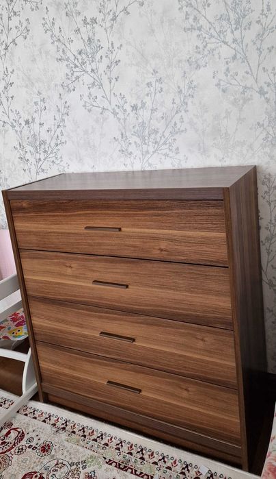 Письменный стол и комод