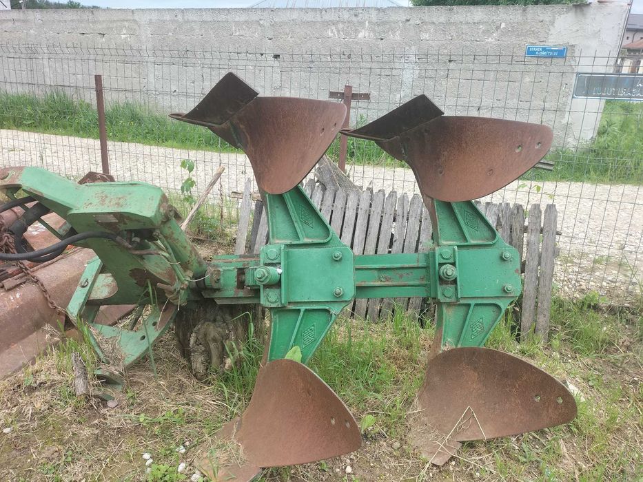 Vand tractor cu utilaje
