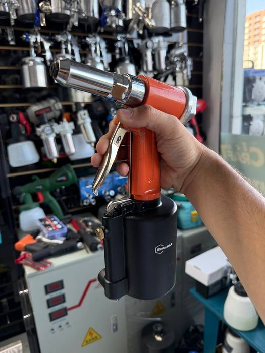 Пневматический пистолет для заклепок