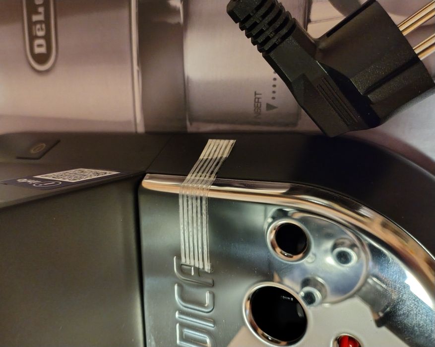 Espressor manual De’Longhi Dedica EC 685.BK, 1300 W, 15 bari, Negru