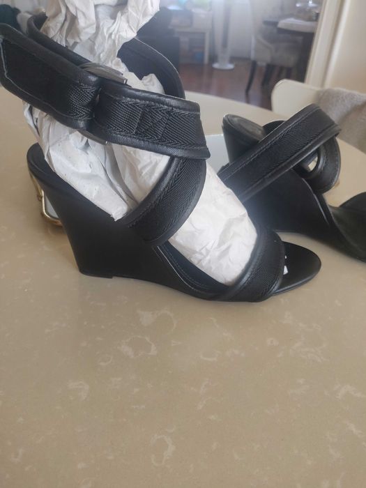 Сандали UGG , Zara, 39 размер с платформа, отлични