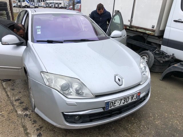 Dezmembrez Renault Laguna 3 an 2008 2.0 150cp Xenon