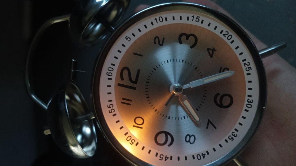 Часы и будильник