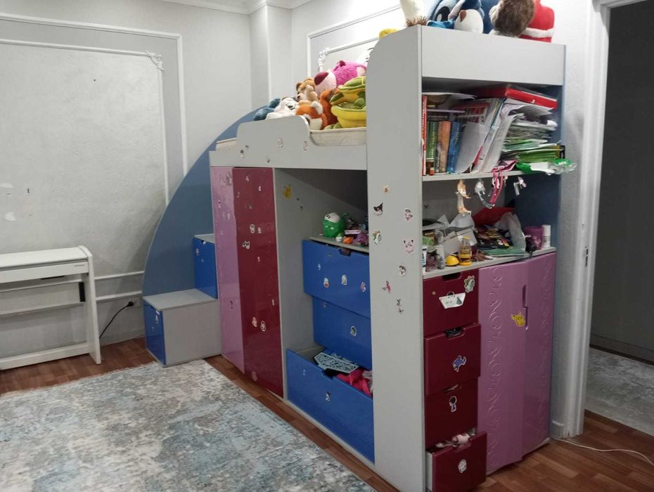 Продается большой детский шкаф-кровать