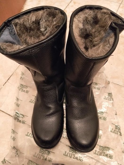 Мужские сапоги продаётся