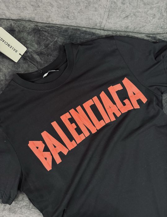 Топ balen*iaga черна тениска