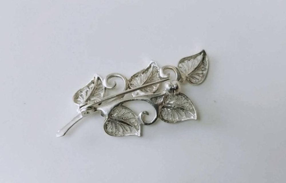 Veche brose model filigran, floral, Argint 835, Germania