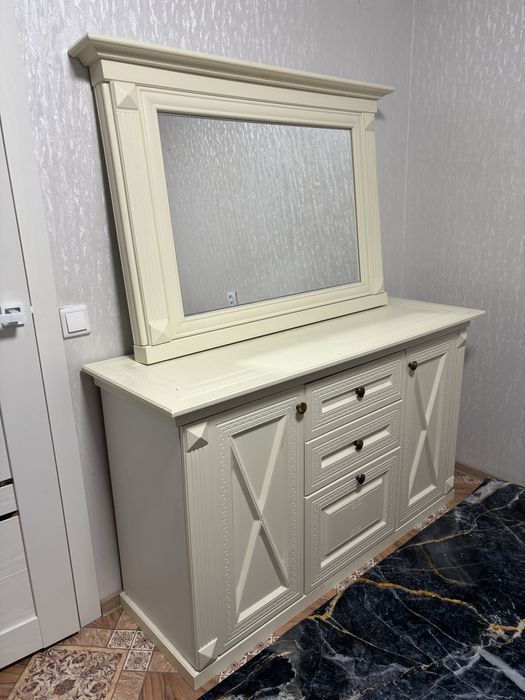 Продам туалетный столик/комод в хорошем состоянии