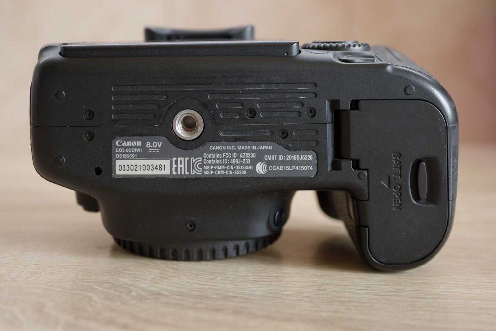 De vânzare Canon EOS 80D body, folosit moderat, de câțiva ani doar șters de praf