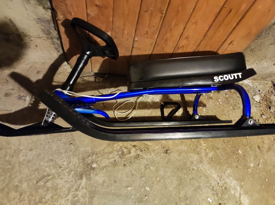 Продавам шейна Чук и Гек