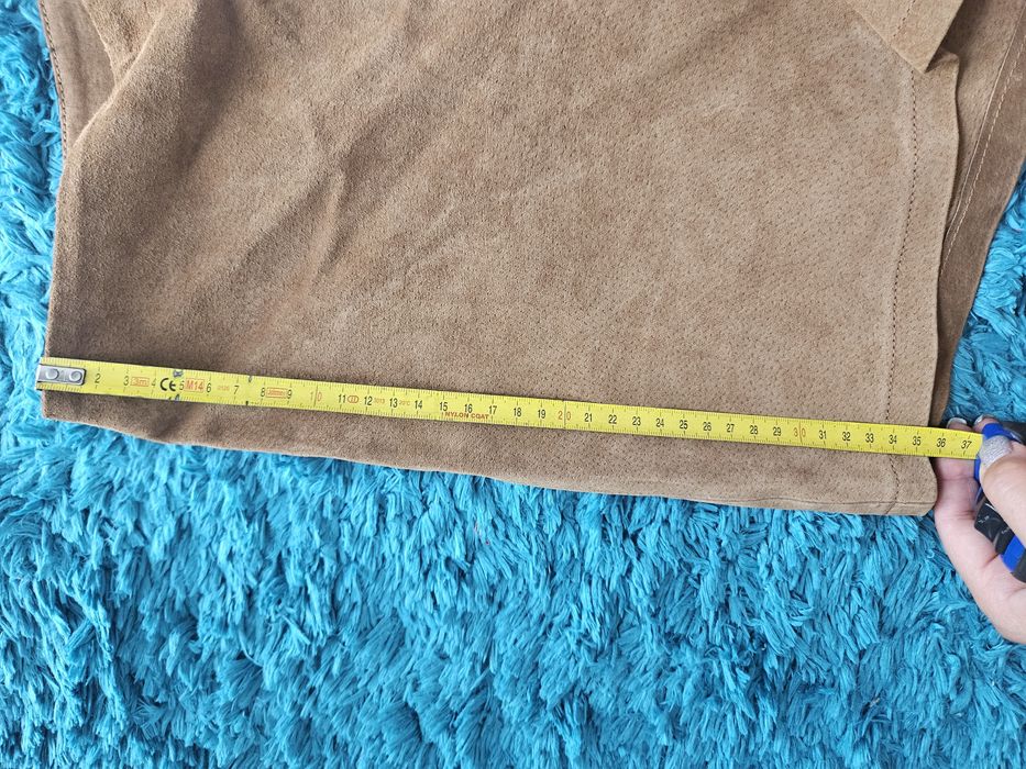 Pantaloni scurti piele naturala intoarsa