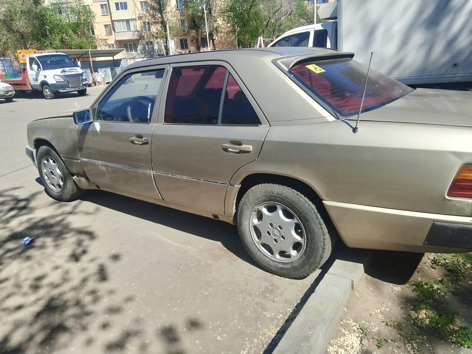Капшагайе продам Мерседес 124