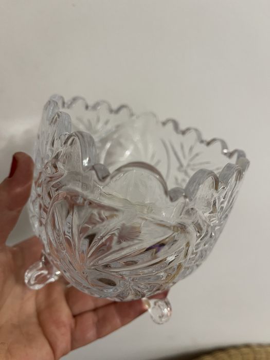 Вазу хрустальную продаю