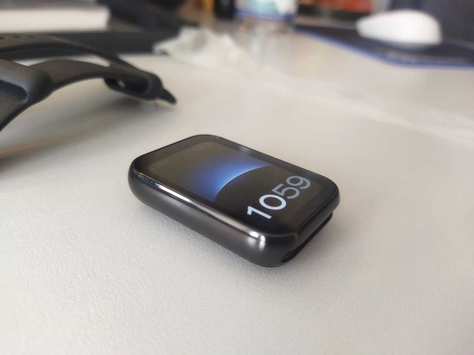 Продавам Xiaomi Mi Band 8 Pro в идеално състояние!