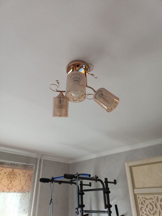 Продам люстры отличные недорого