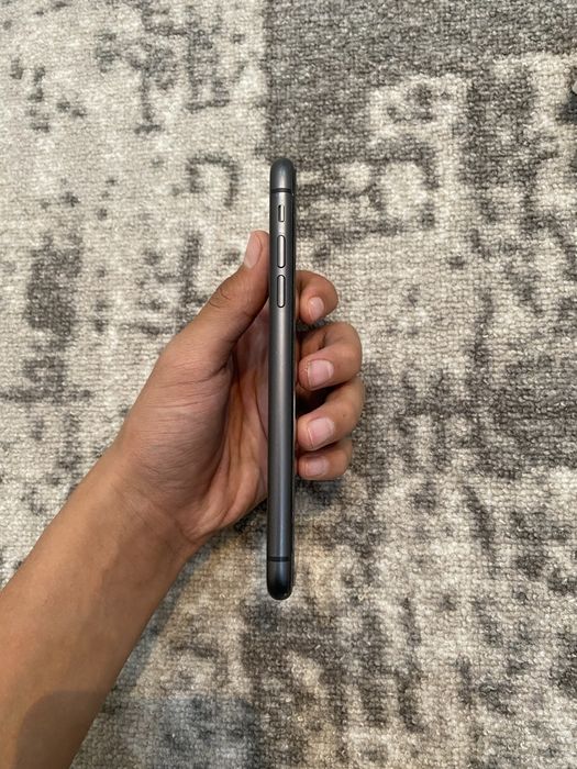 Iphone 11 в идеальным состояние с коробком
