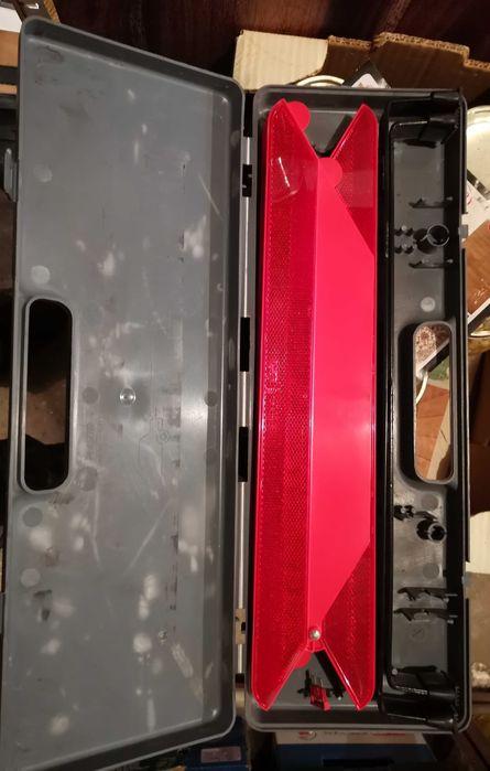 Продавам светлоотразителен триъгълник