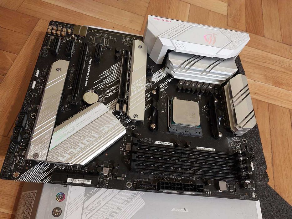 AMD Ryzen 7 5800X3D + Asus Rog Strix B550-A Gaming
