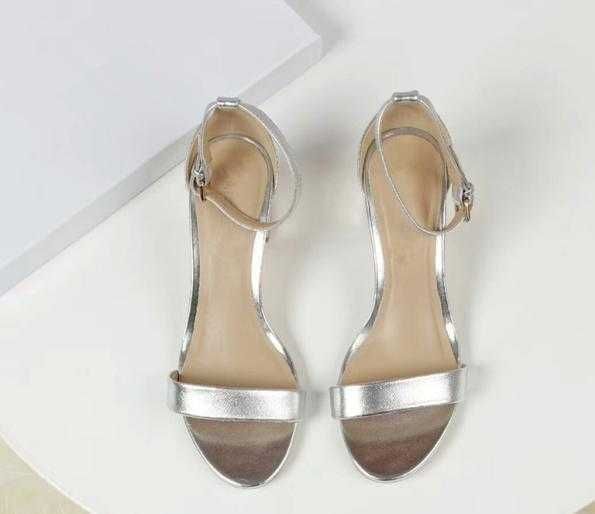 Новые кожаные босоножки