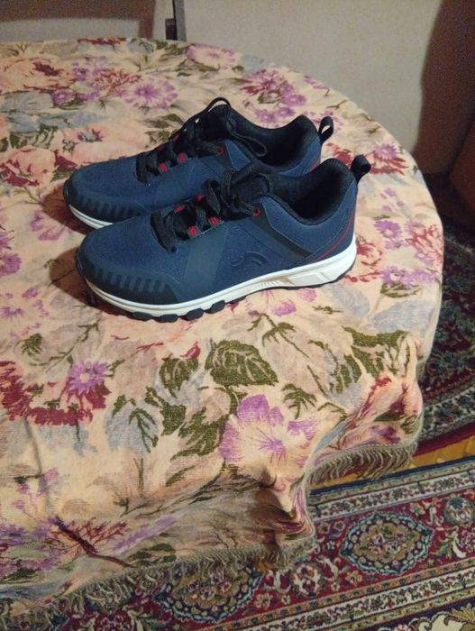 Маратонки чисто нови